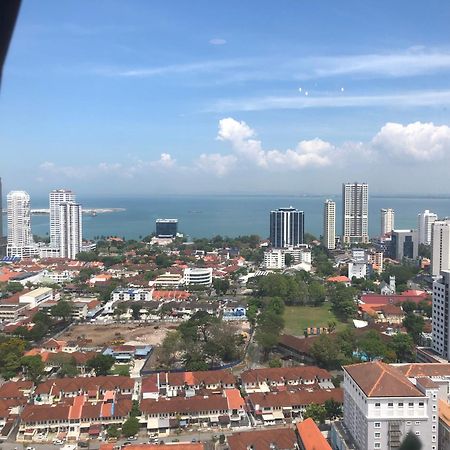 Tropicana 218 Macalister Netflix Unit By Blue Sky Holidays George Town  Kültér fotó