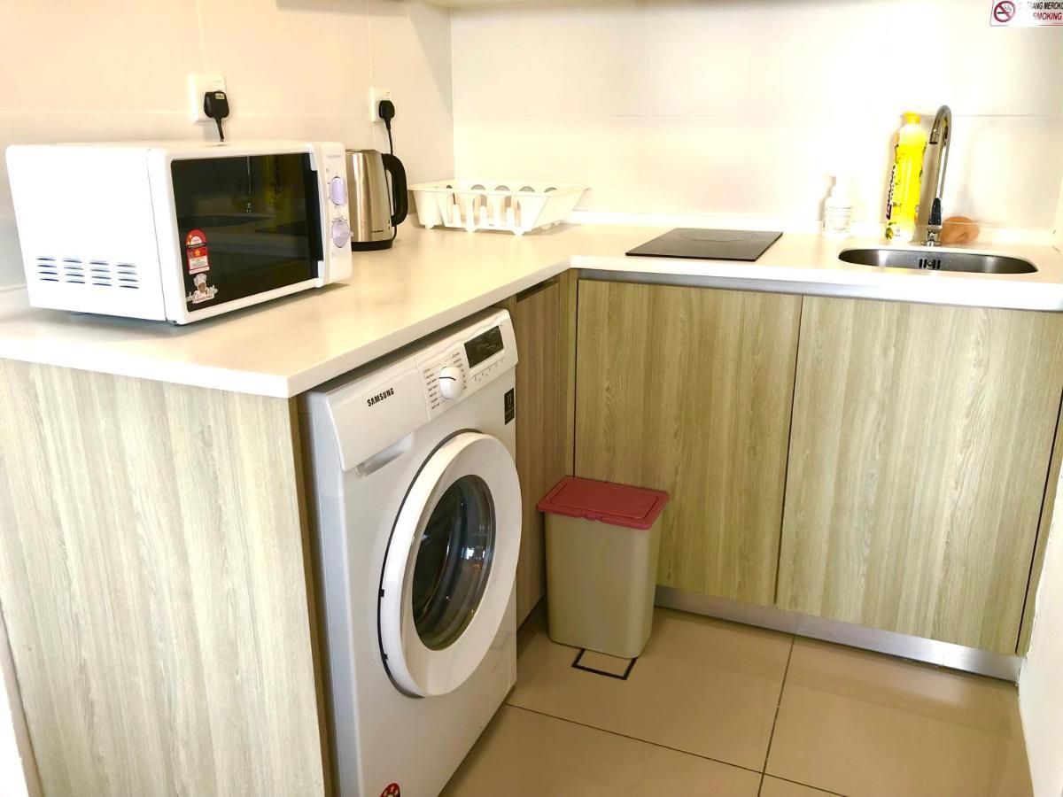 Tropicana 218 Macalister Netflix Unit By Blue Sky Holidays George Town  Kültér fotó