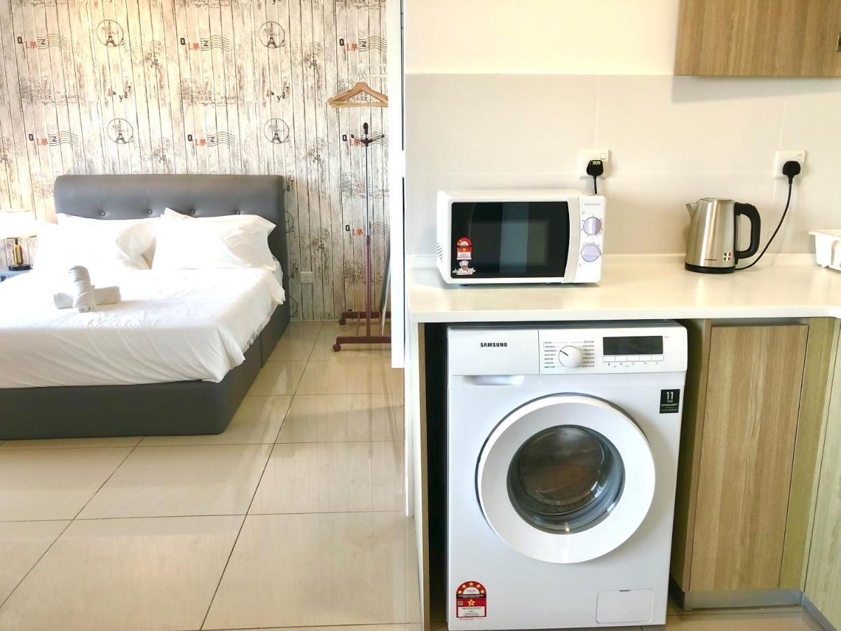 Tropicana 218 Macalister Netflix Unit By Blue Sky Holidays George Town  Kültér fotó