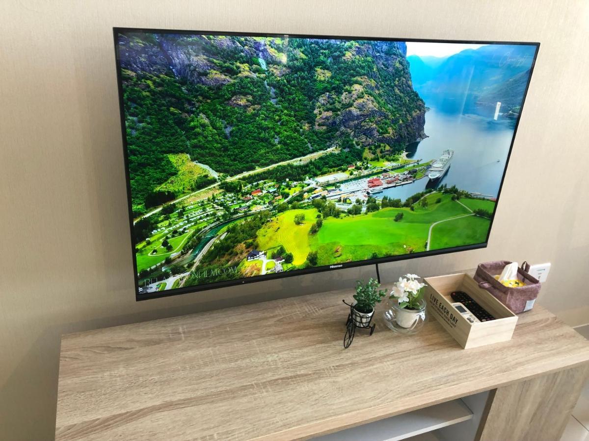 Tropicana 218 Macalister Netflix Unit By Blue Sky Holidays George Town  Kültér fotó