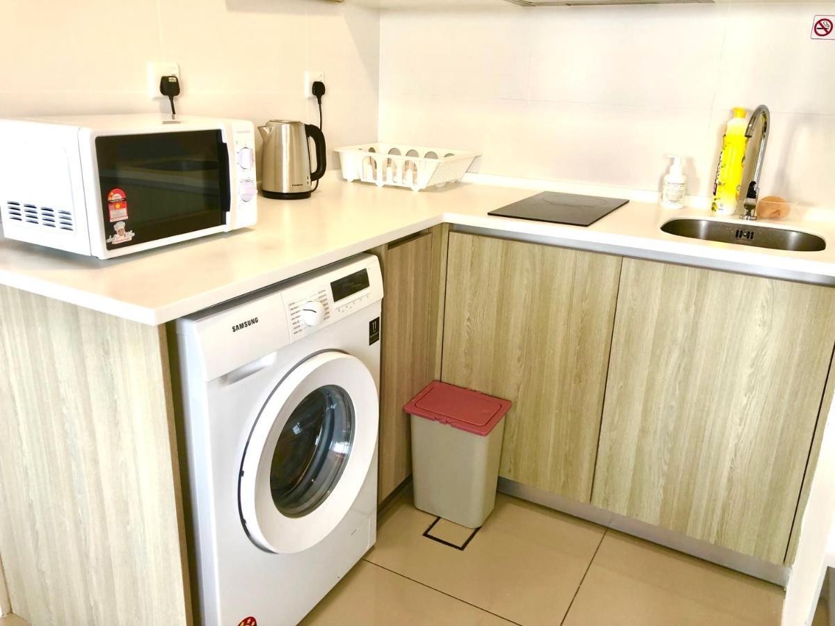 Tropicana 218 Macalister Netflix Unit By Blue Sky Holidays George Town  Kültér fotó