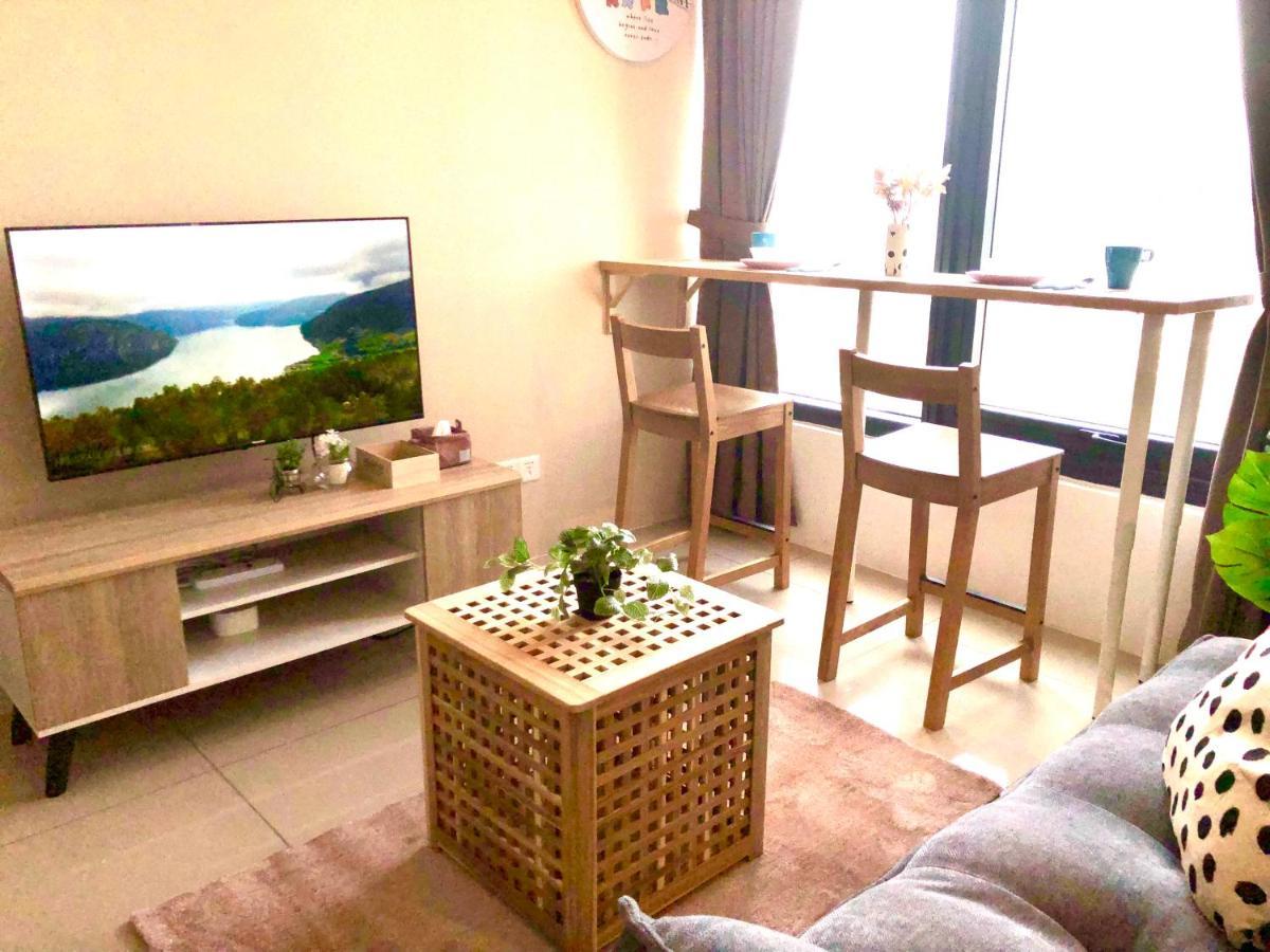Tropicana 218 Macalister Netflix Unit By Blue Sky Holidays George Town  Kültér fotó