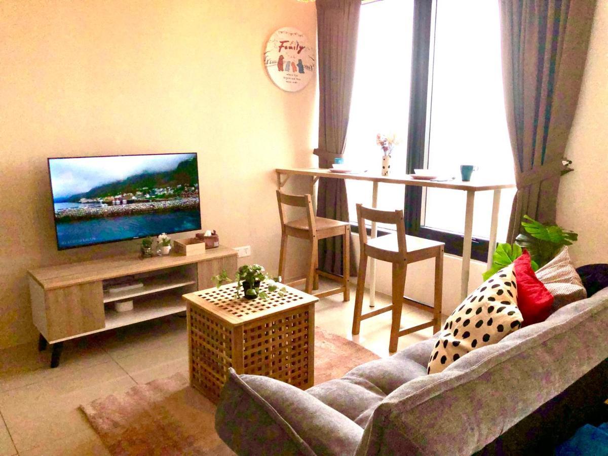 Tropicana 218 Macalister Netflix Unit By Blue Sky Holidays George Town  Kültér fotó