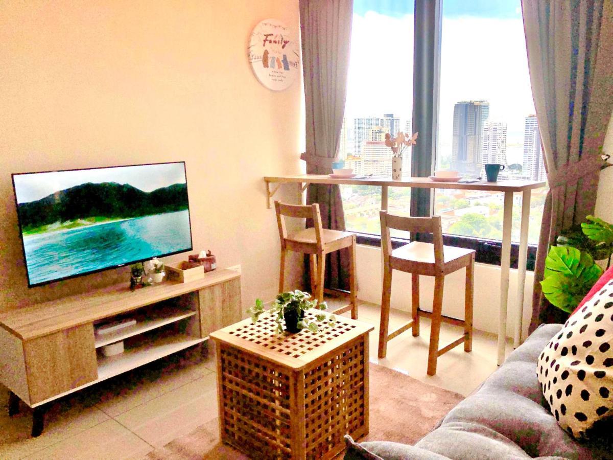 Tropicana 218 Macalister Netflix Unit By Blue Sky Holidays George Town  Kültér fotó