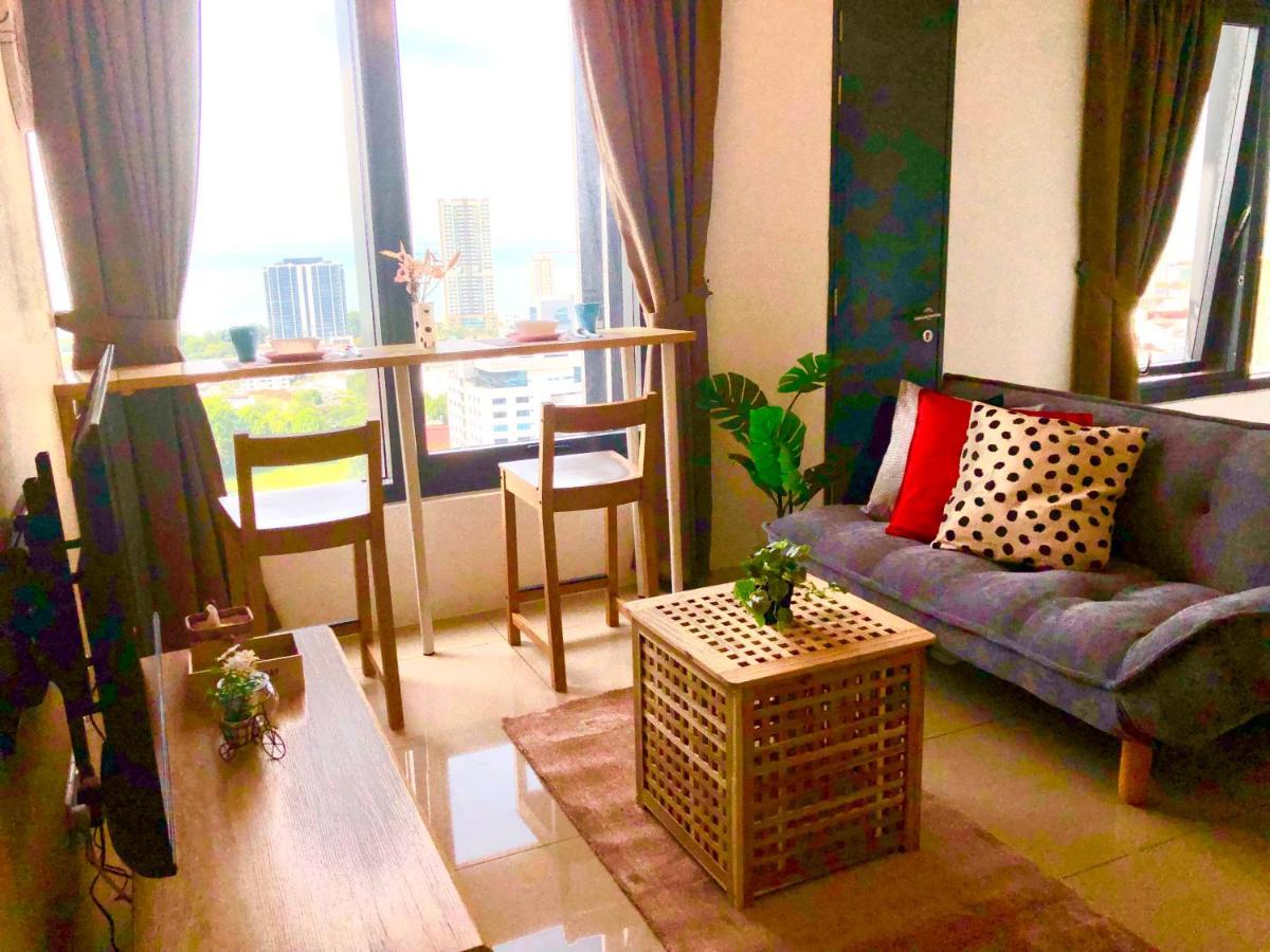 Tropicana 218 Macalister Netflix Unit By Blue Sky Holidays George Town  Kültér fotó