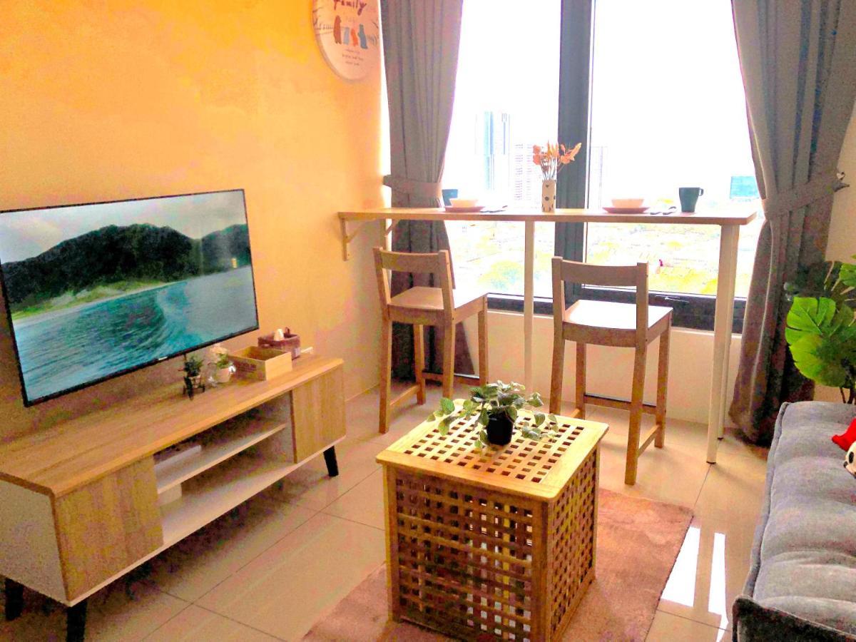 Tropicana 218 Macalister Netflix Unit By Blue Sky Holidays George Town  Kültér fotó