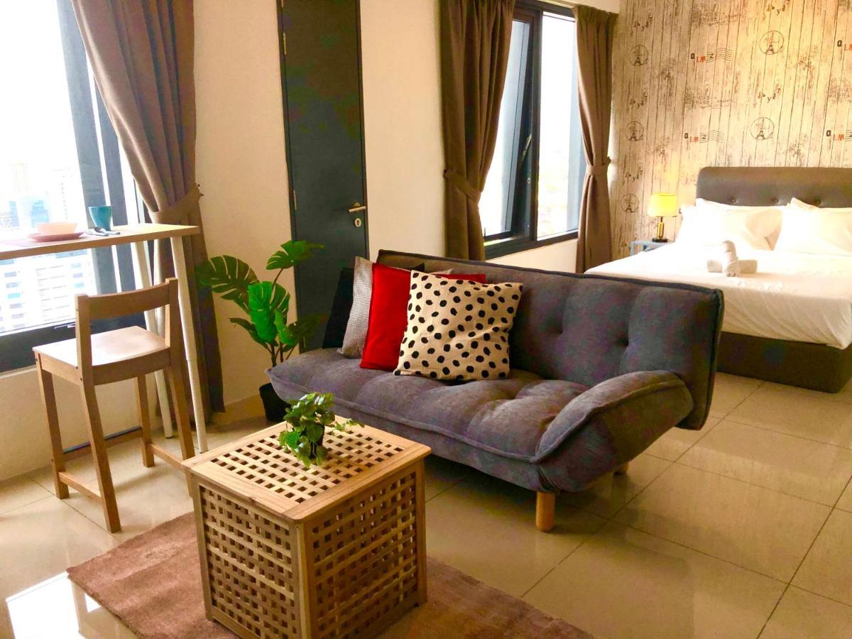 Tropicana 218 Macalister Netflix Unit By Blue Sky Holidays George Town  Kültér fotó