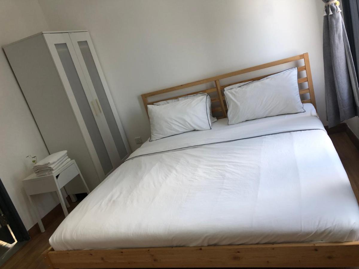 Tropicana 218 Macalister Netflix Unit By Blue Sky Holidays George Town  Kültér fotó