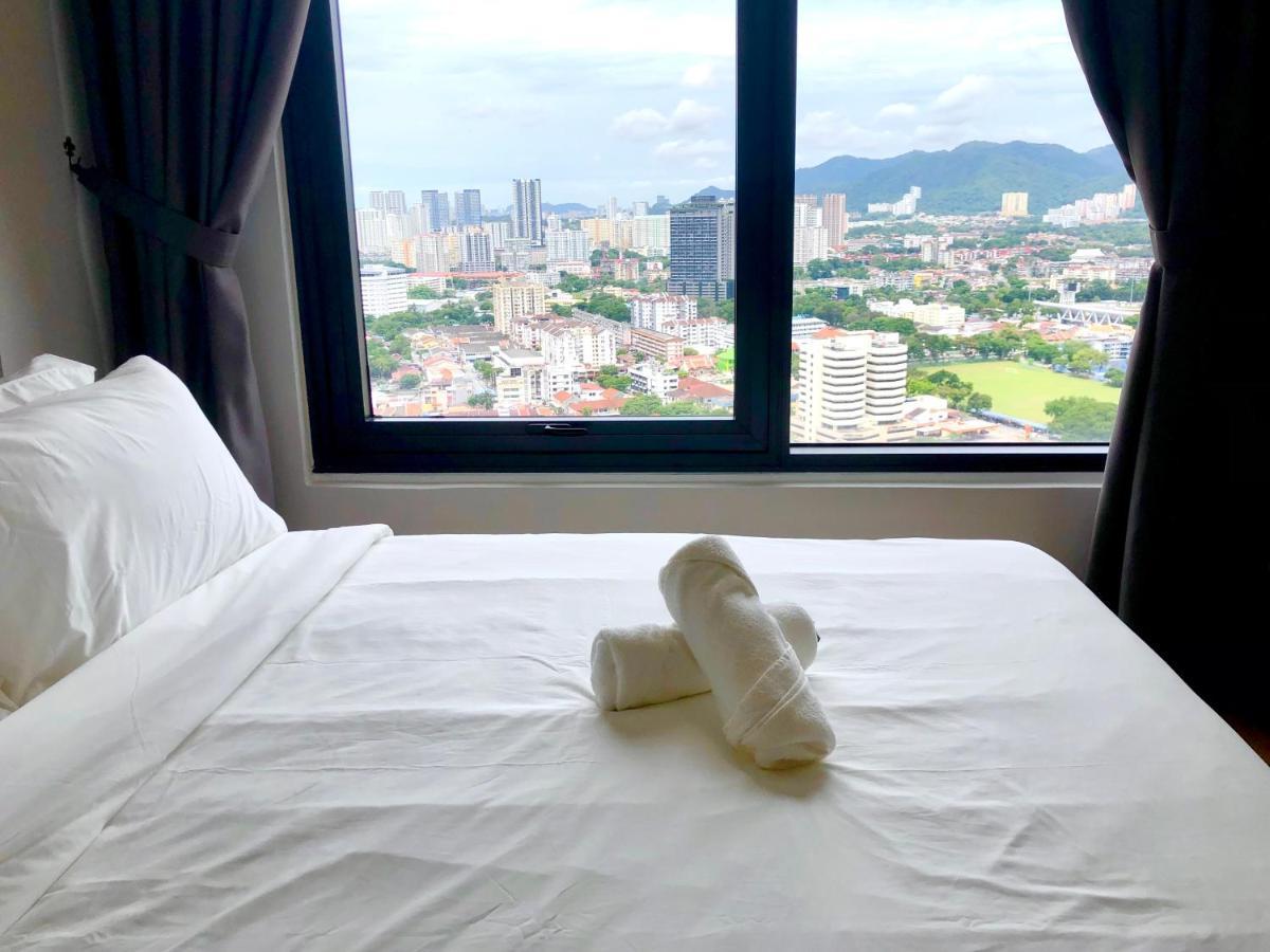 Tropicana 218 Macalister Netflix Unit By Blue Sky Holidays George Town  Kültér fotó
