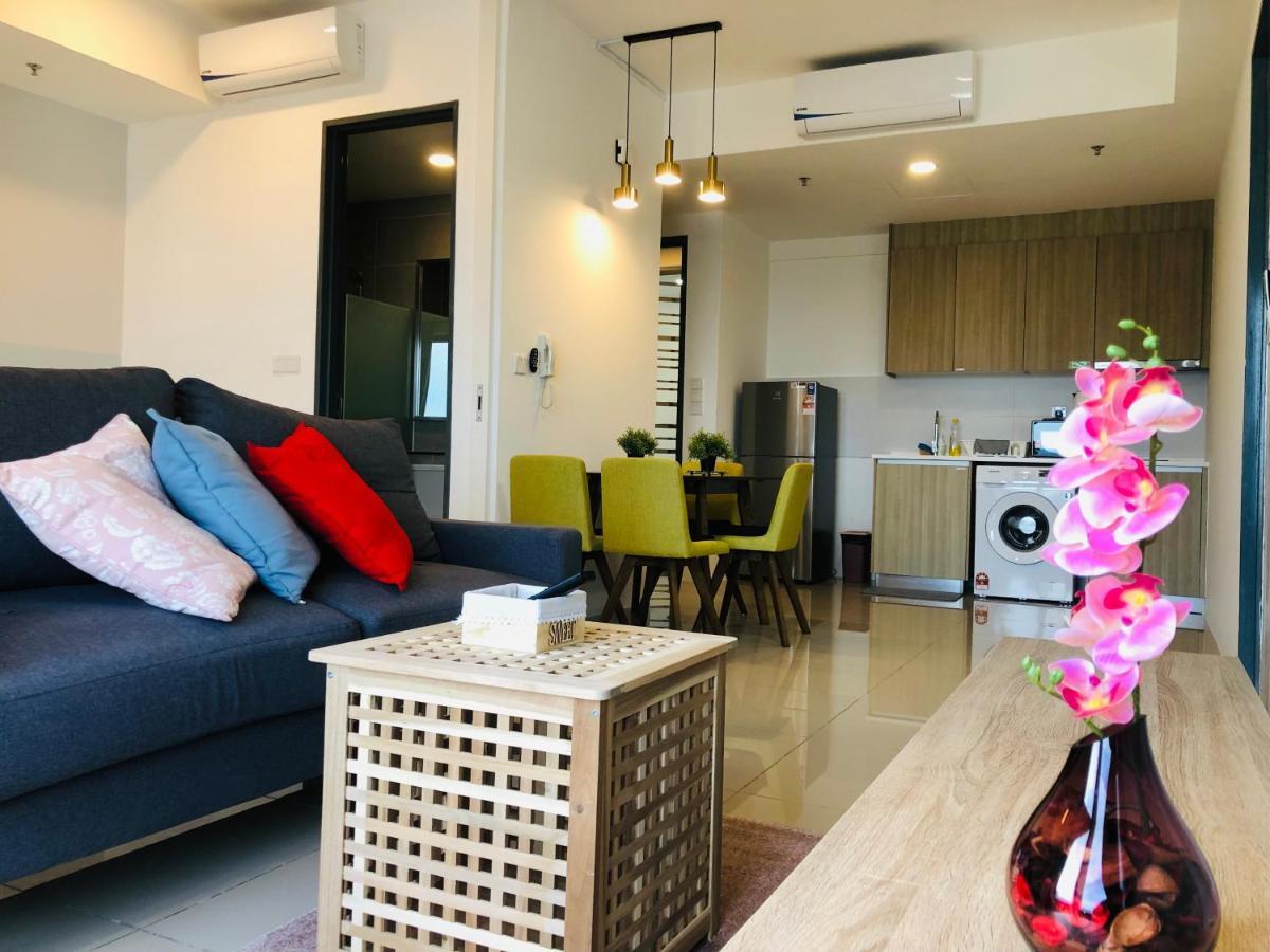 Tropicana 218 Macalister Netflix Unit By Blue Sky Holidays George Town  Kültér fotó