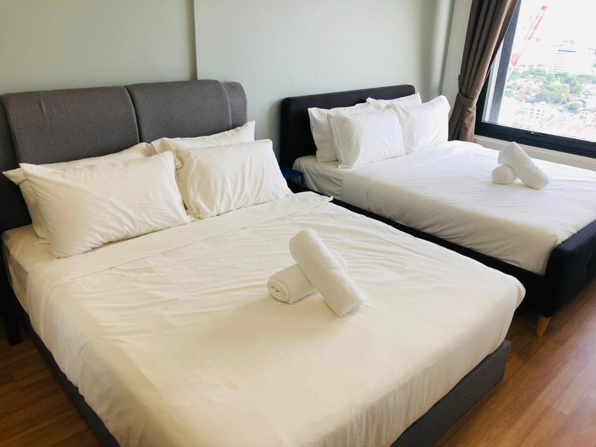 Tropicana 218 Macalister Netflix Unit By Blue Sky Holidays George Town  Kültér fotó