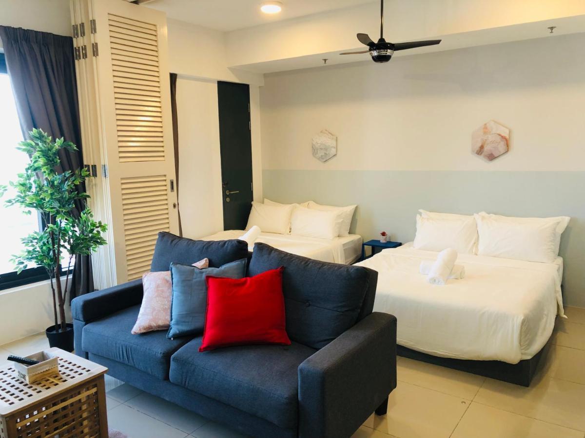 Tropicana 218 Macalister Netflix Unit By Blue Sky Holidays George Town  Kültér fotó