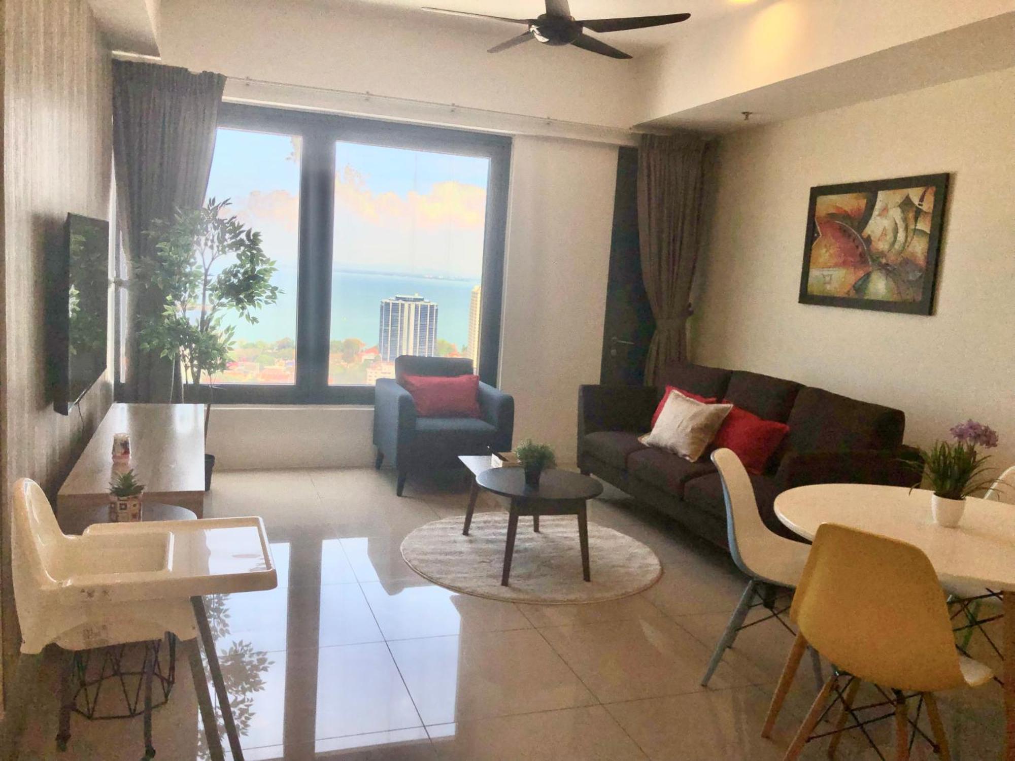 Tropicana 218 Macalister Netflix Unit By Blue Sky Holidays George Town  Kültér fotó