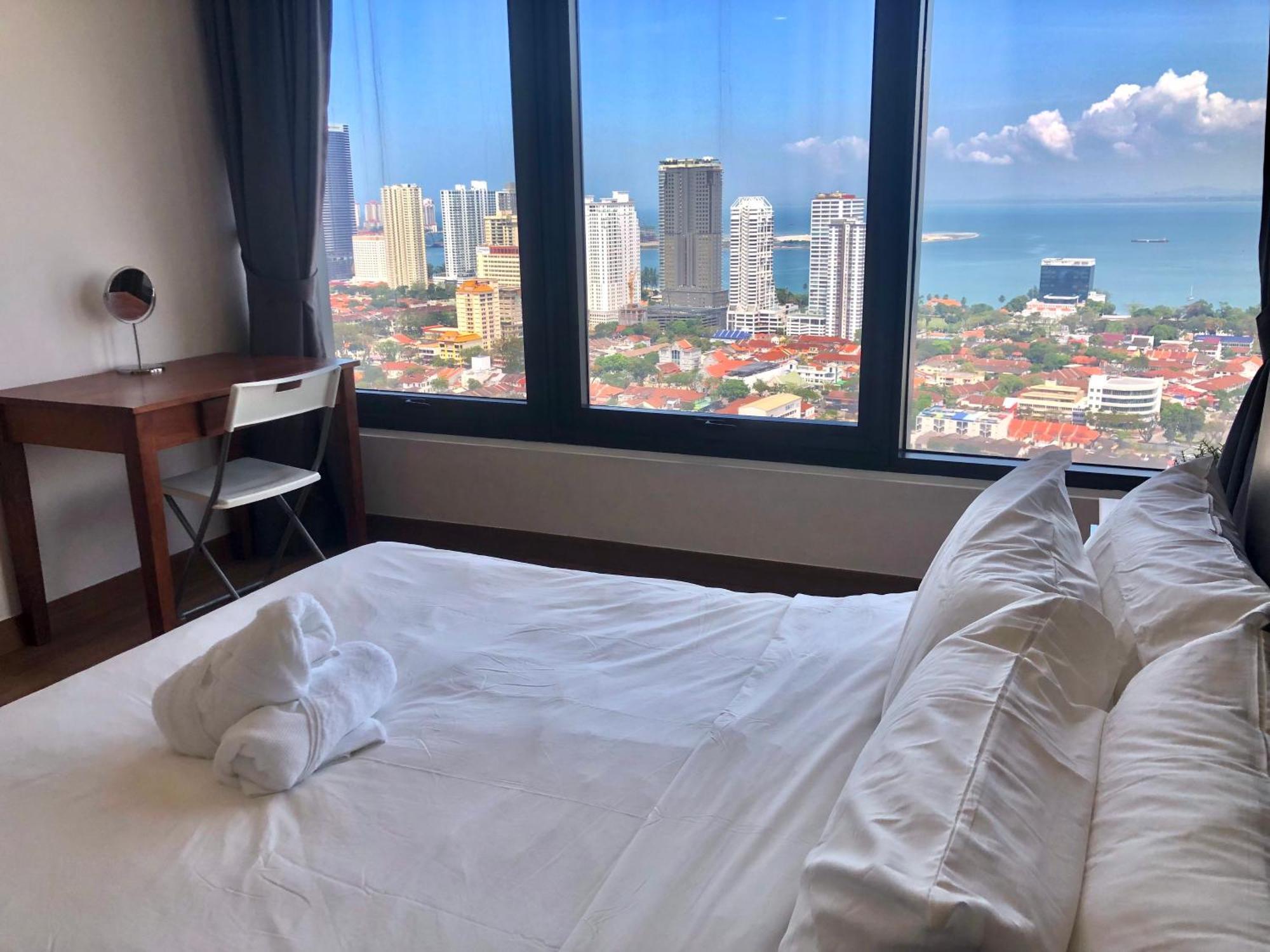 Tropicana 218 Macalister Netflix Unit By Blue Sky Holidays George Town  Kültér fotó